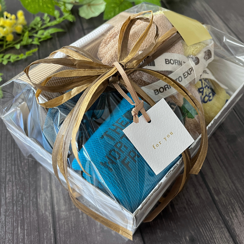 【レッグウォーマー・ソックス・タオルのギフトセット】ザ・ノース・フェイス　ヌプシレッグウォーマー・ソックス&ネイチャーダイハンドタオルセット