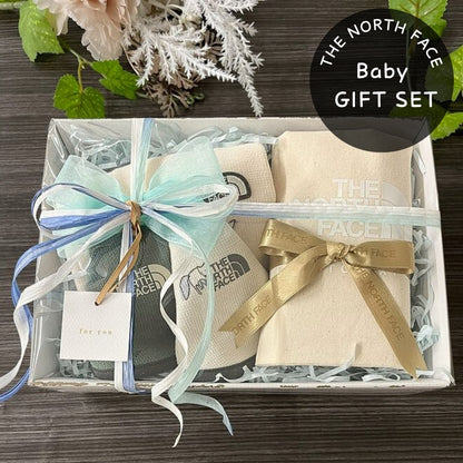 【ベビースタイ2枚組・ロンパースのギフトセット】ザ・ノース・フェイス　ベビーラッチパイルロンパース＆2Pビブ